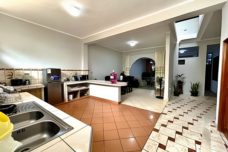 Vive a 5Min del centro 3HAB con A/C Cochera Privad