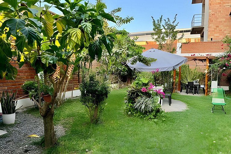 Casa a 5min centro 3HAB con A/C & Precioso Jardín