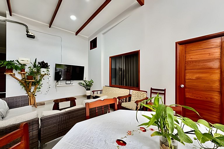 Casa a 5min centro 3HAB con A/C & Precioso Jardín