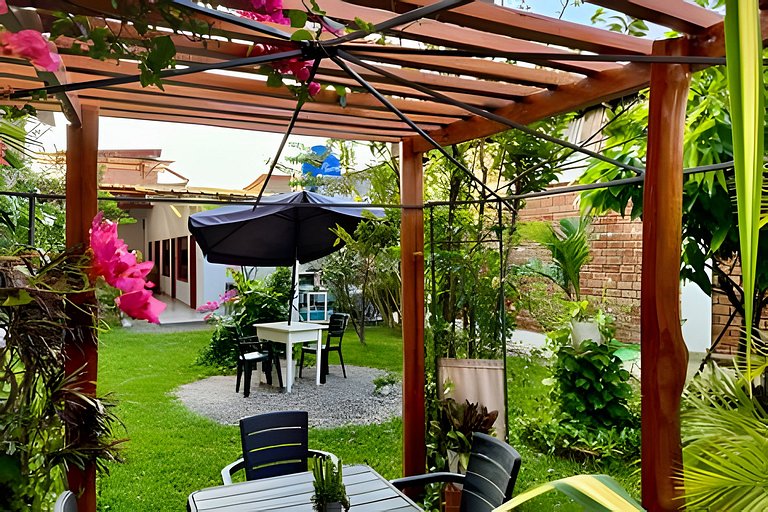 Casa a 5min centro 3HAB con A/C & Precioso Jardín
