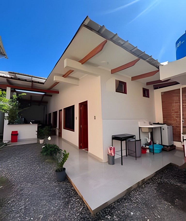 Casa a 5min centro 3HAB con A/C & Precioso Jardín