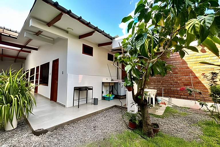 Casa a 5min centro 3HAB con A/C & Precioso Jardín