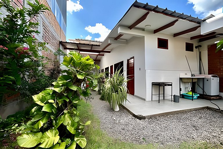 Casa a 5min centro 3HAB con A/C & Precioso Jardín