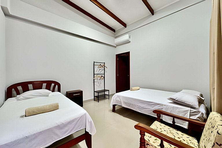 Casa a 5min centro 3HAB con A/C & Precioso Jardín