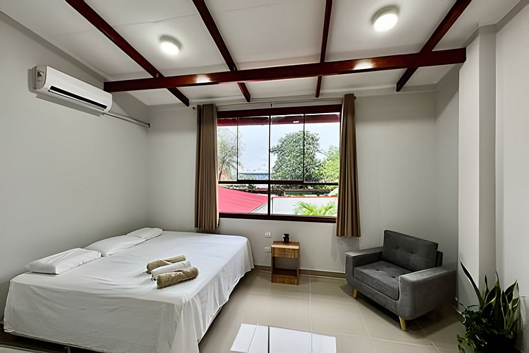 Vive a 5min centro 2HAB con A/C Moderno y Amplio