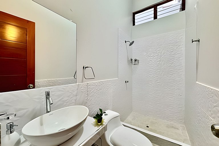 Vive a 5min centro 2HAB con A/C Moderno y Amplio