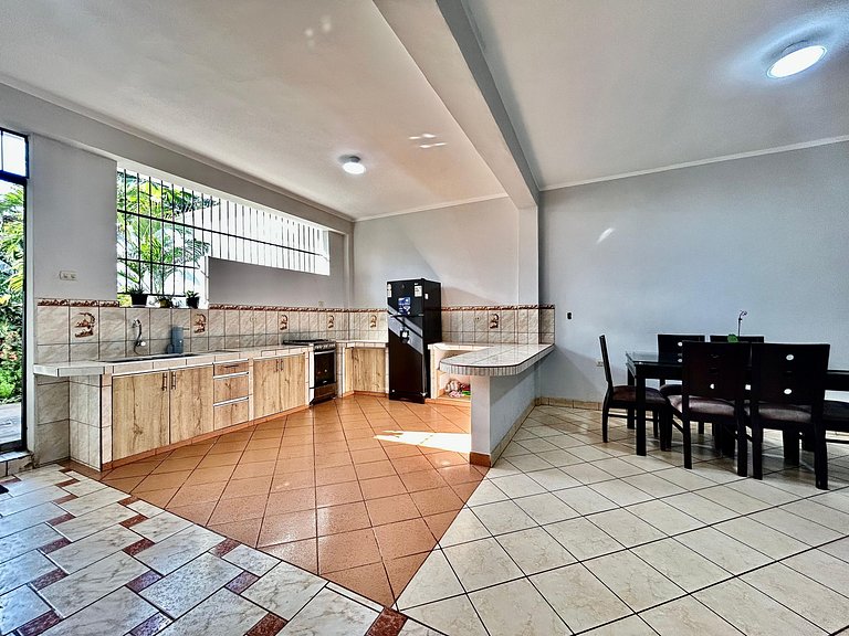 Vive a 5Min del centro 3HAB con A/C Cochera Privad