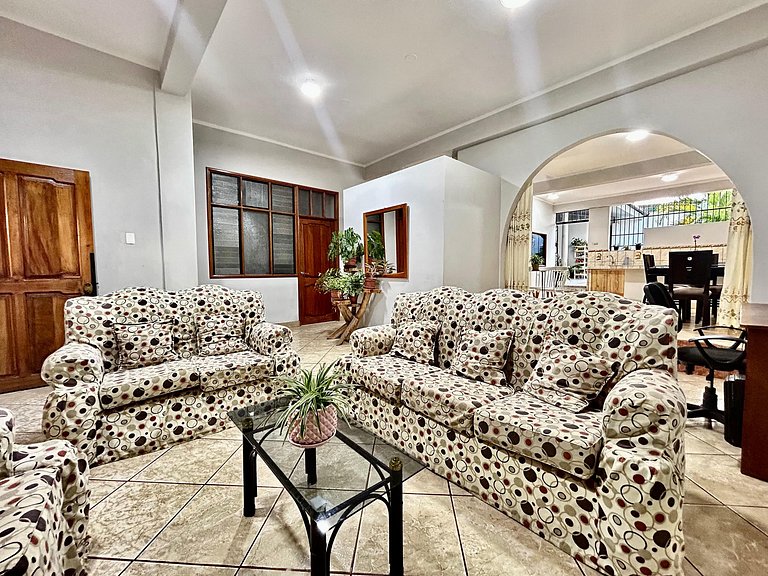 Vive a 5Min del centro 3HAB con A/C Cochera Privad